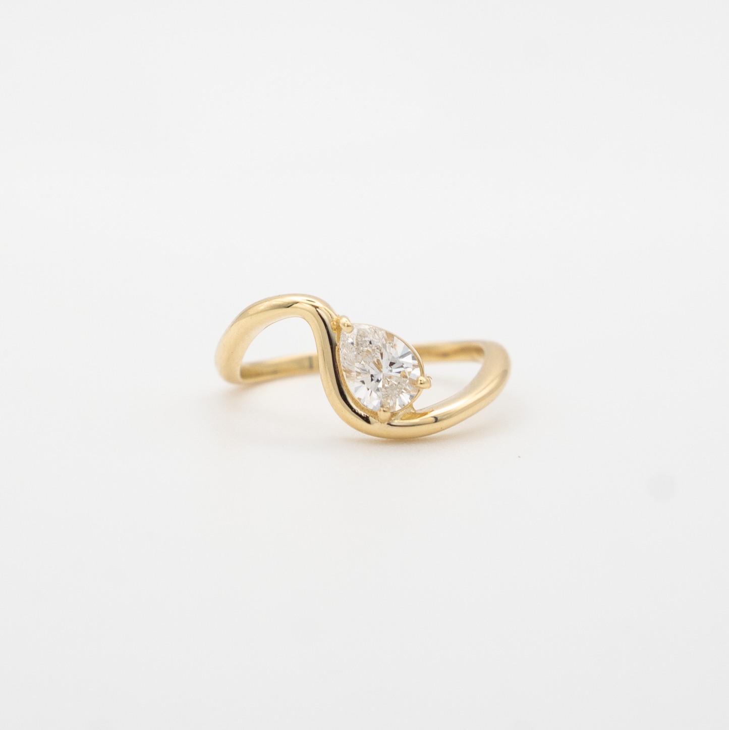 Anel droplet (0.65ct diamante)