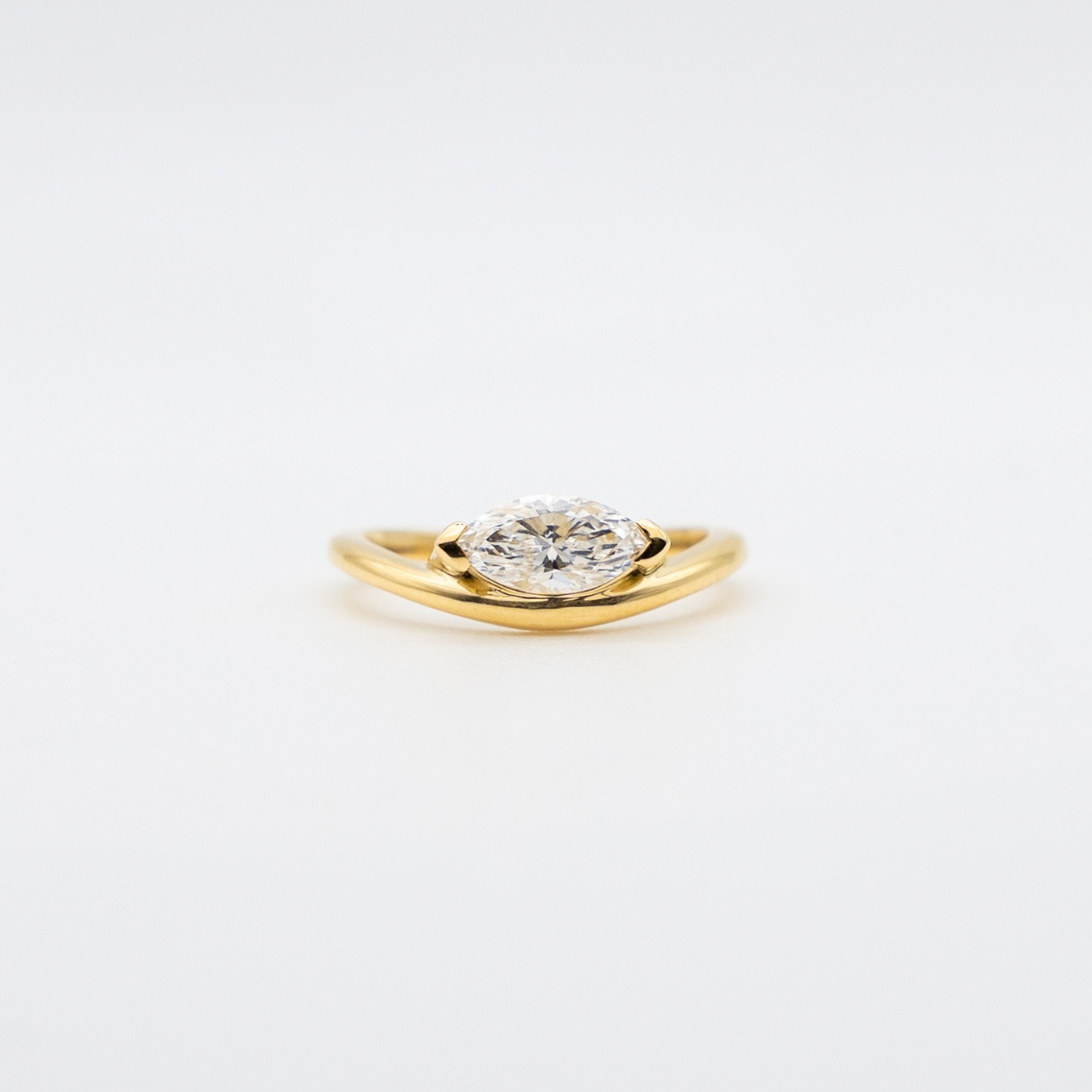 Anel de dedinho navete