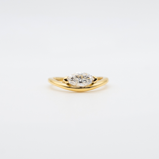 Anel de dedinho navete