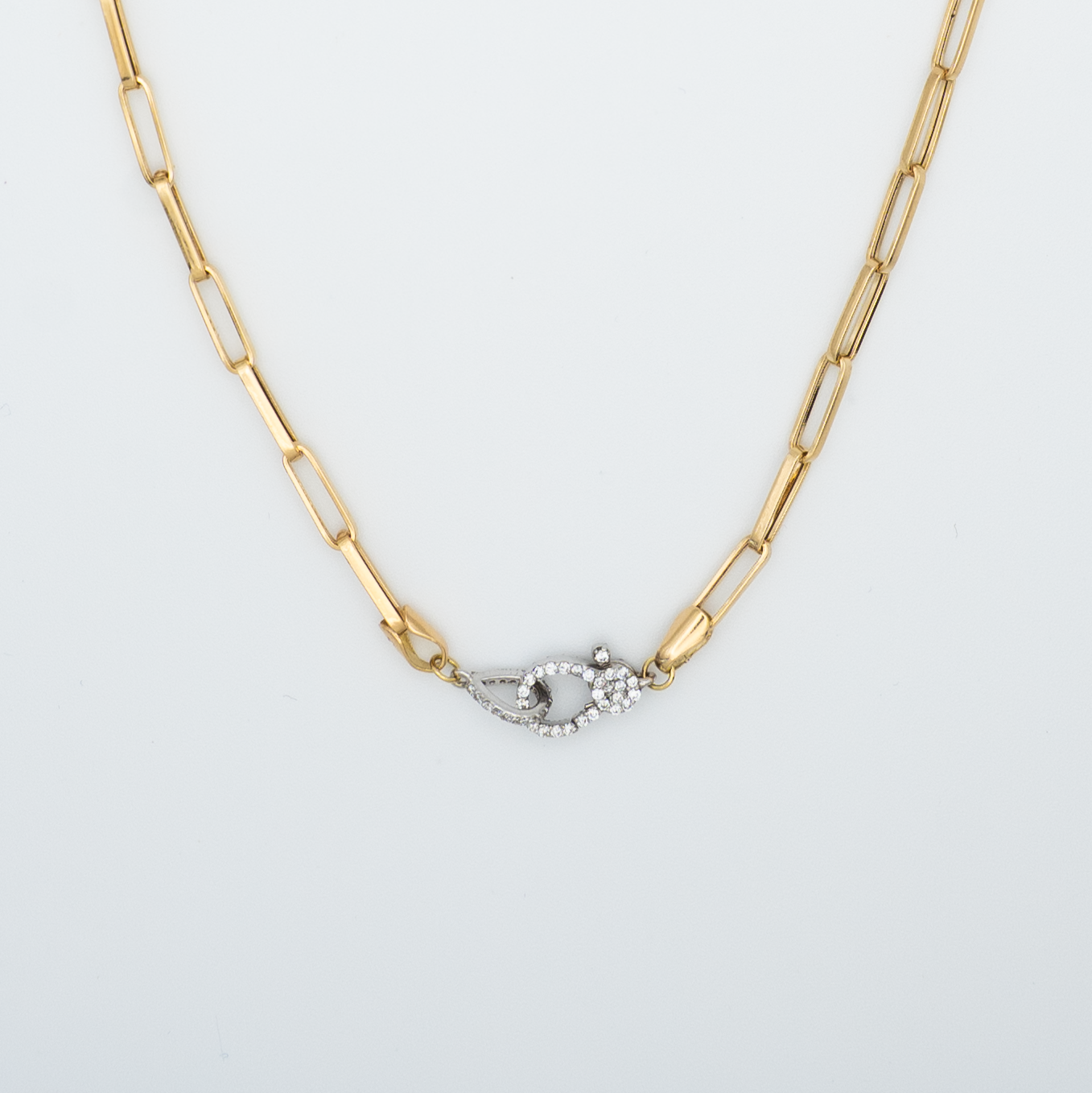 Colar elos com fecho cravejado diamantes